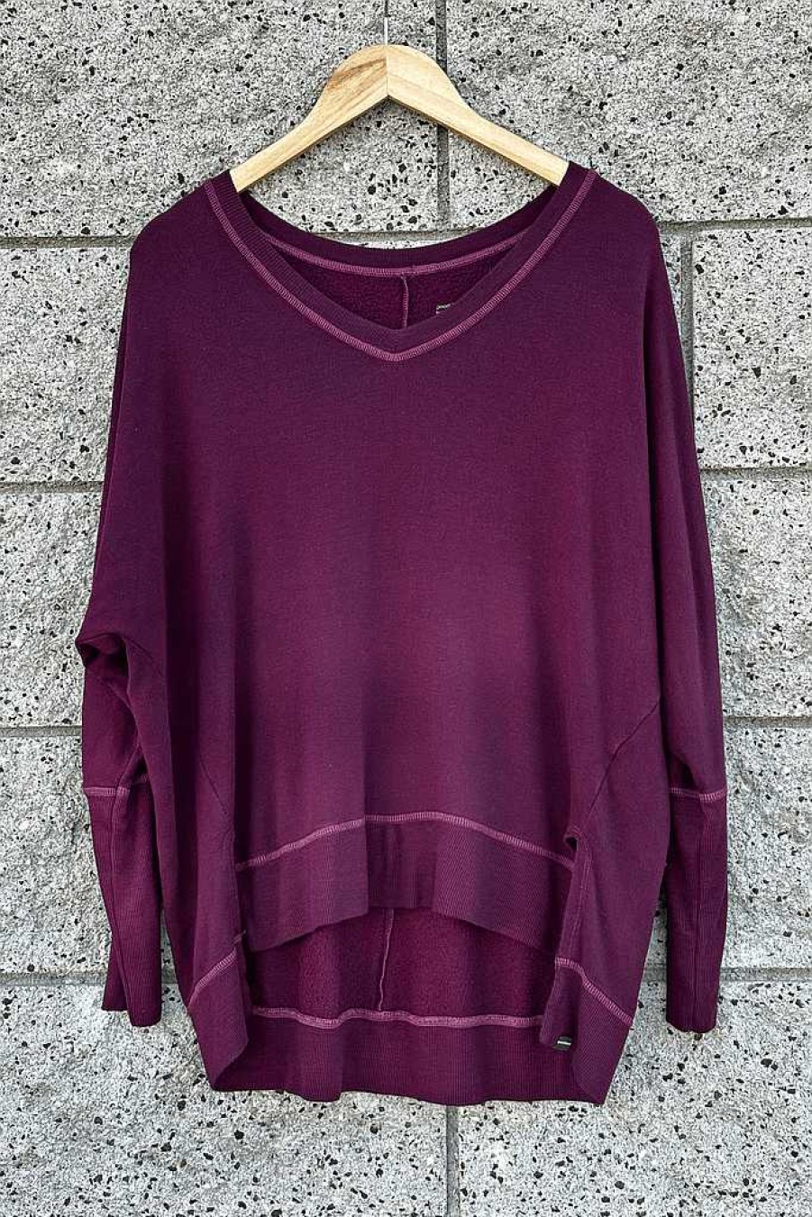 Basics good hYOUman | Relaxed V-Neck Sweater - The Carrie Merlot