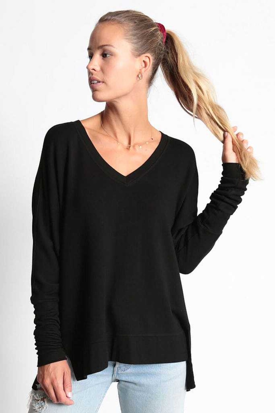 The Carrie good hYOUman | Relaxed V-Neck Sweater - The Carrie Black Sand