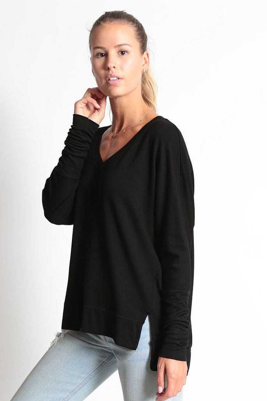 The Carrie good hYOUman | Relaxed V-Neck Sweater - The Carrie Black Sand